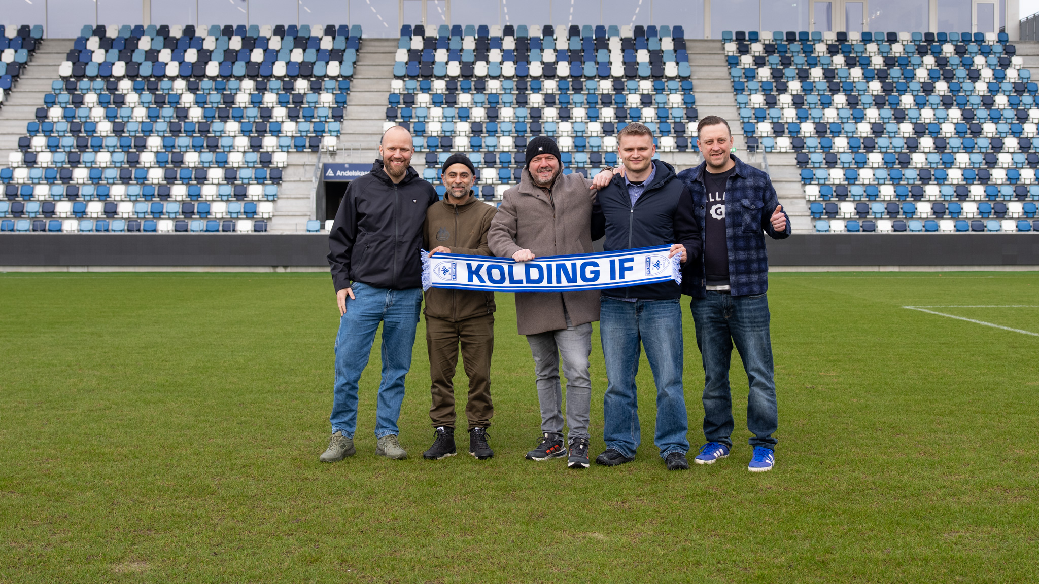 Kolding IF, Business Kolding og Den Engelske Pub står bag arrangementet. Fra venstre er det: Martin Porsborg Hemrich (Business Kolding), Hotan Matthews (Den Engelske Pub), Morten Bjørn Hansen (Business Kolding), Mads Holm-Søberg (Kolding IF) og Michael Flyvholm (Kolding IF). Foto: Kolding IF