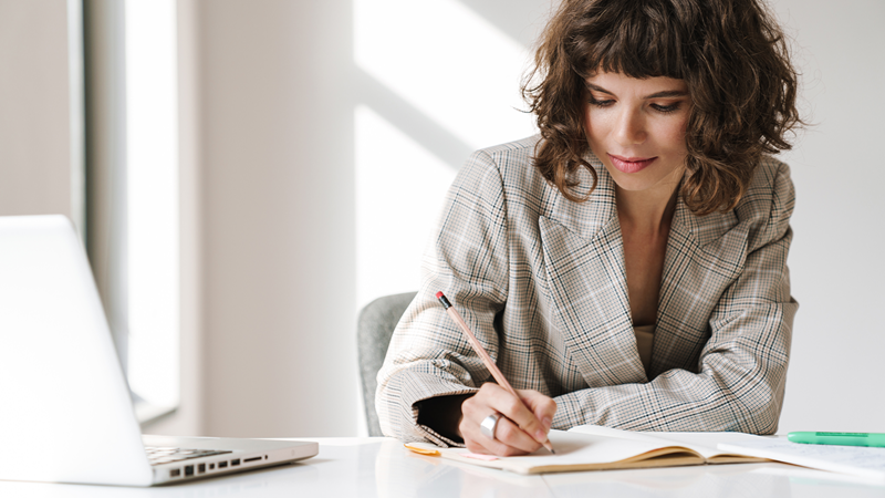 Ansæt en studentermedhjælper