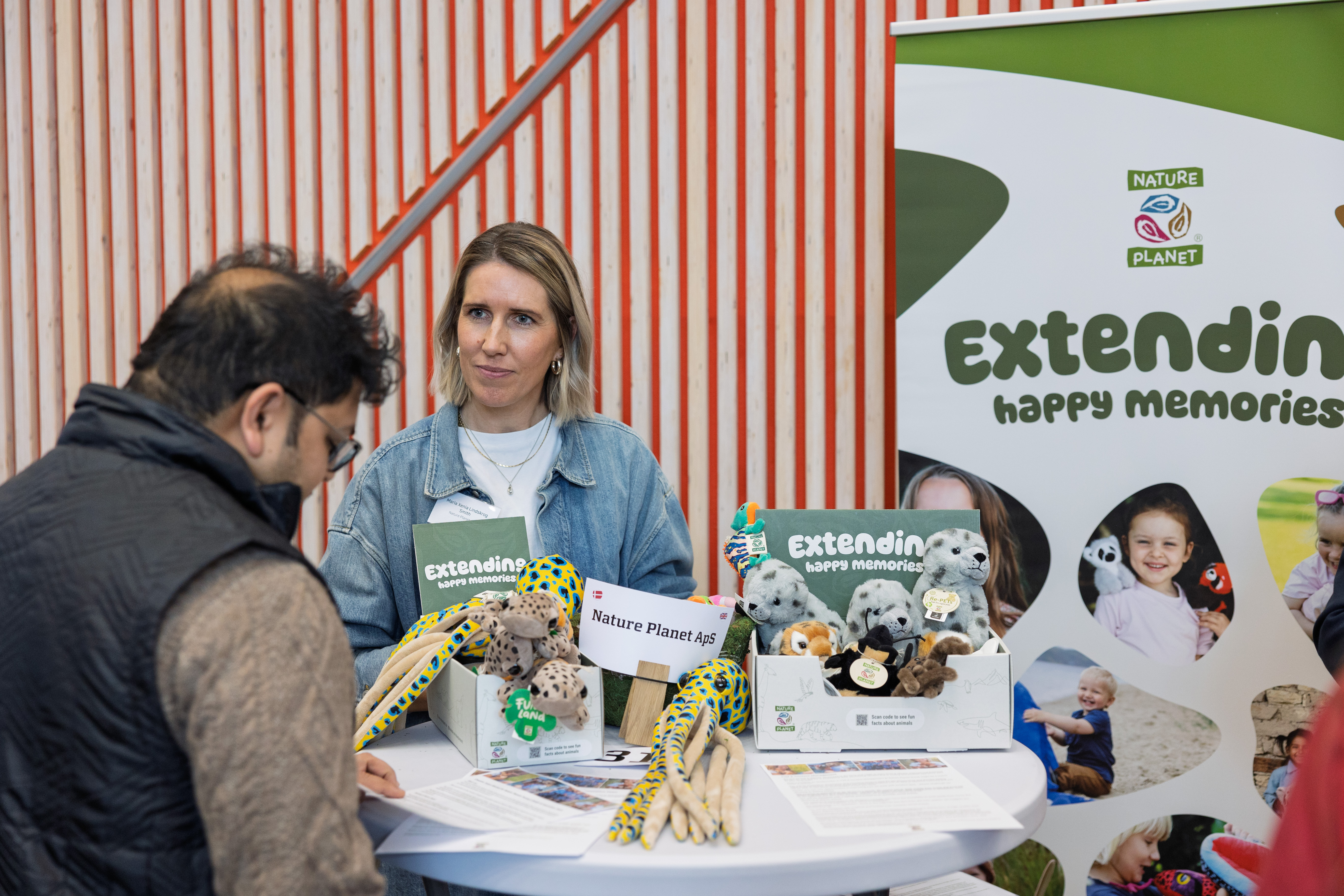 Maria Xenia Lindskrog Smith er innovationschef hos Middelfart-virksomheden Planet Nature ApS, der udvikler og fremstiller legetøjsdyr, som især finder vej til forlystelsesparker. Dataviden fylder mere og mere og er også en af bevæggrundene for, at virksomheden bruger Business Lunch som rekrutteringsdag. Foto: Henrik Nordstrøm Holm