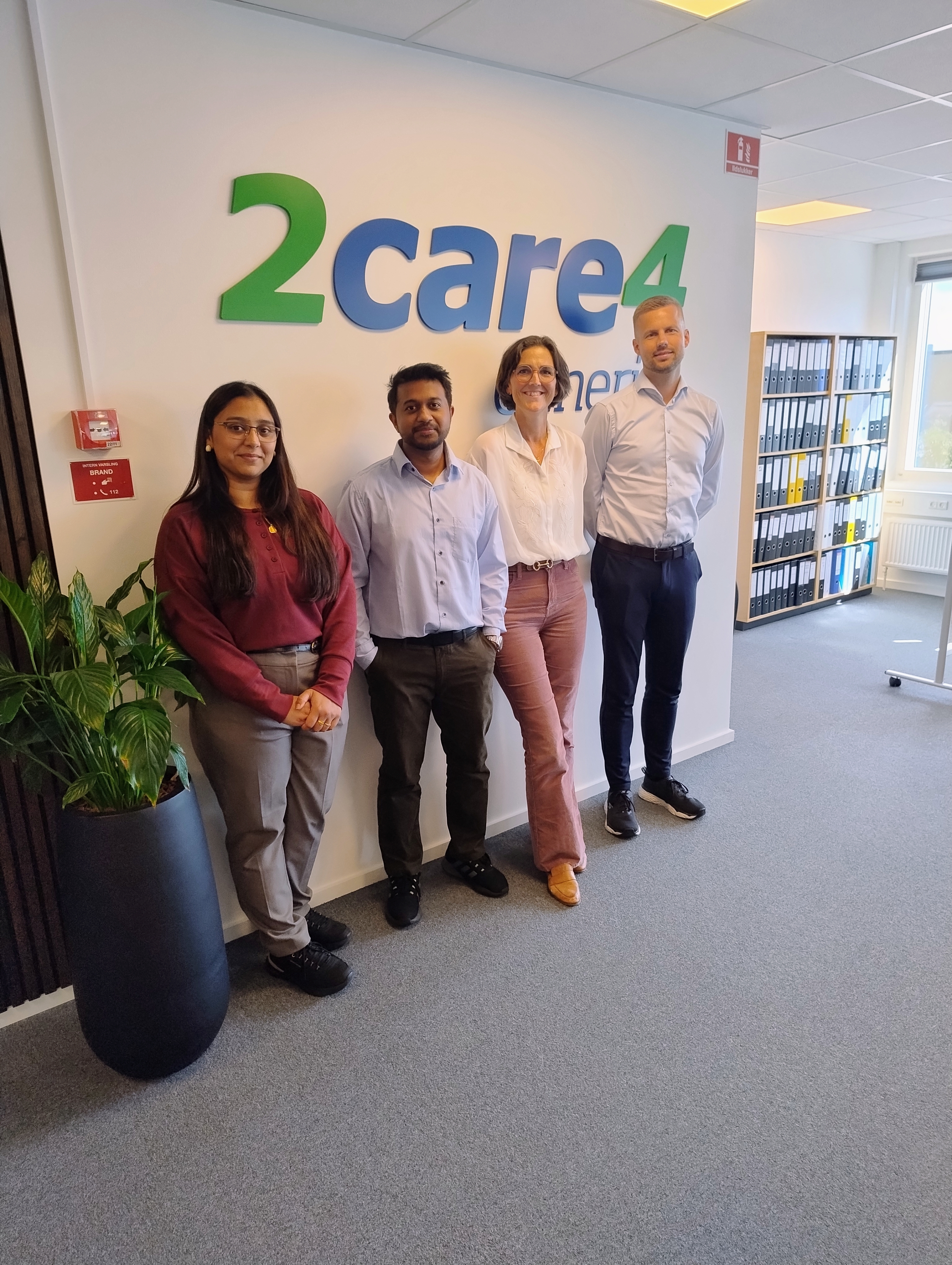 Her er det fra venstre; Walia Haider, Shabbir Haque Akash Astrid la Cour Bennedsen Mike Holm Due, som alle arbejder ved pharma-virksomheden 2Care4. Shabbir er især lykkes med at formidle avanceret data til noget, som kan omsættes skarpere indkøbspoltik og effektivisering. 