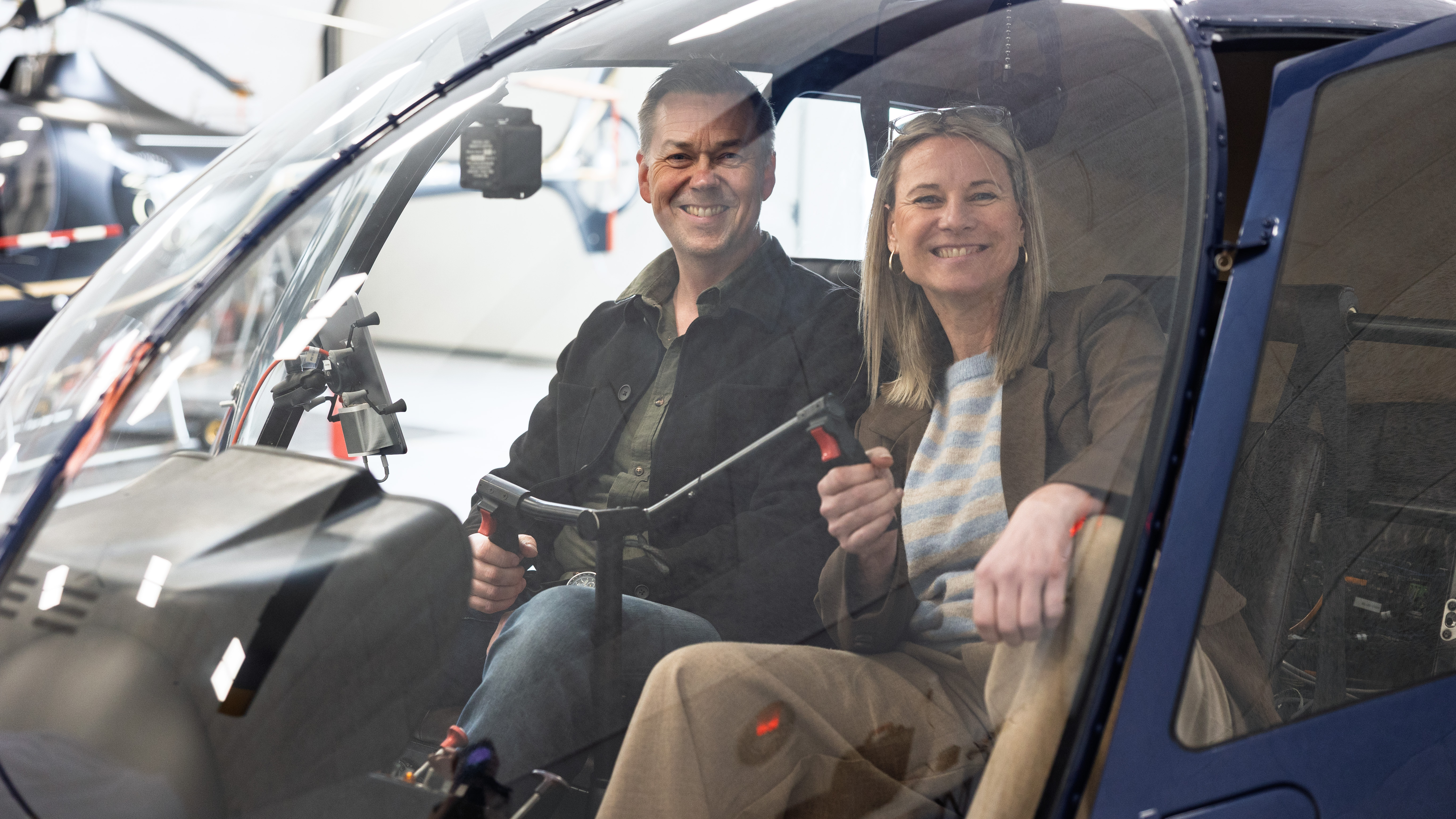 Lars Staal og Merete Jørgensen driver virksomhederne QualityCopter og Skycopter, som hvert år uddanner helikopterpiloter til specialopgaver i hele verden. Foto: Henrik Nordstrøm Holm