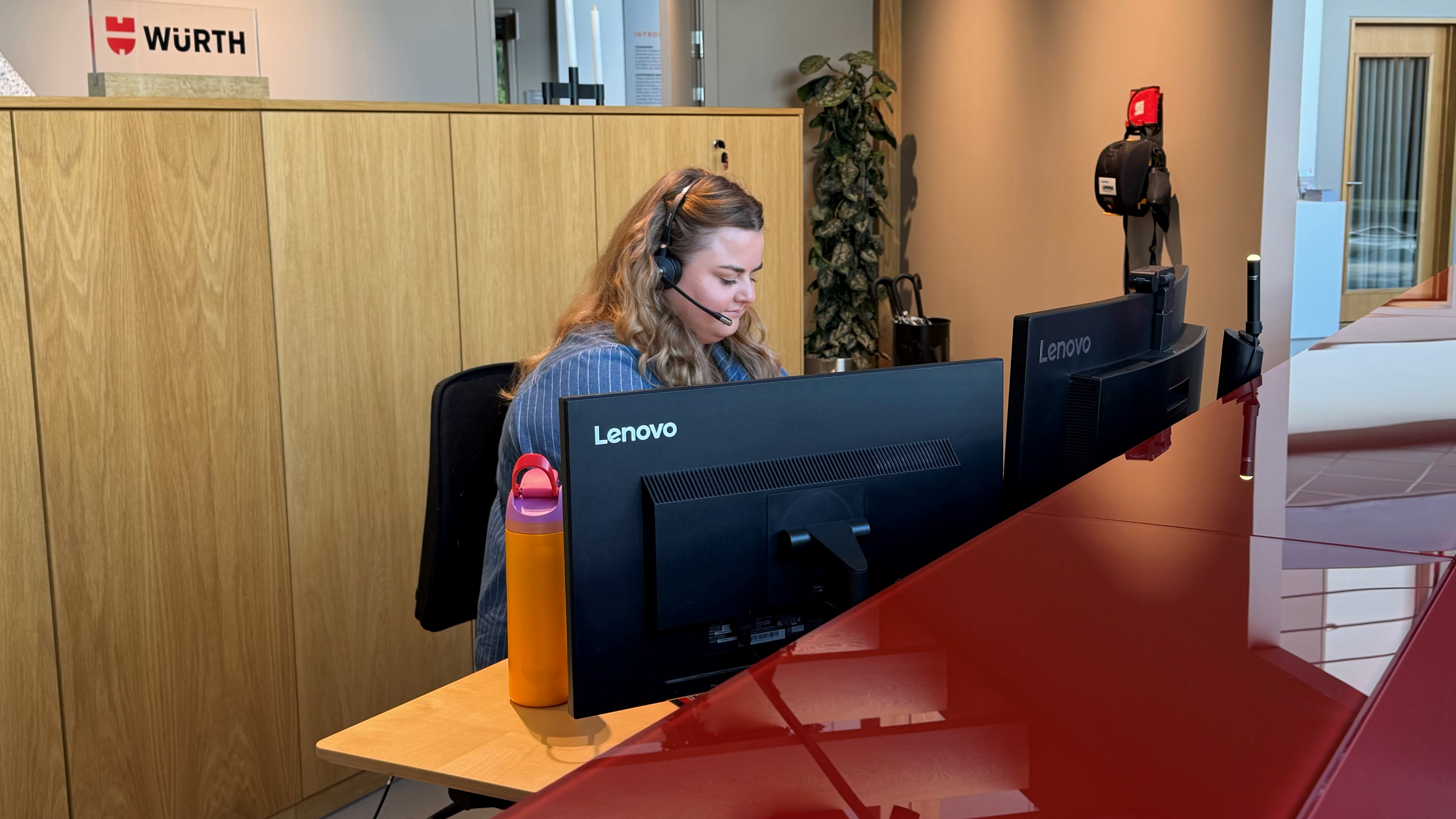 Nadia er uddannet sygeplejerske fra 2018 og arbejdede i seks år i faget, heraf de sidste fire år som operationssygeplejerske på en traumaafdeling i Kolding. I 2024 blev hun sygemeldt efter en periode med et fysisk og psykisk belastende arbejdsmiljø, krævende vagter og svære oplevelser i arbejdet. Foto: Henrik Nordstrøm Holm, Business Kolding