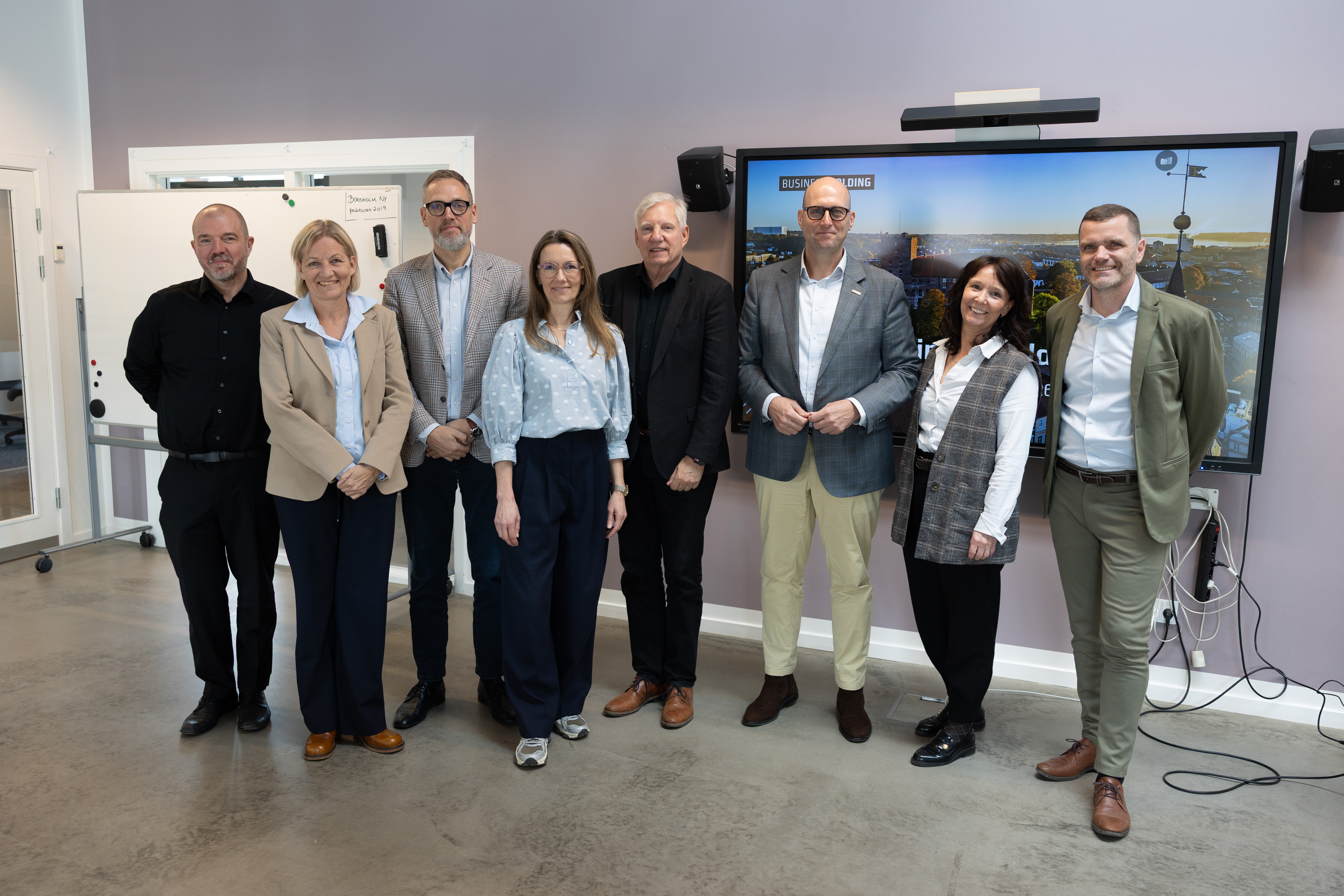 Fra venstre: Morten Bjørn Hansen (Business Kolding), Merete Dissing (kommunaldirektør), Jakob Ville (Borgmester, Venstre), Anne Mette Bjerre Hansen (Amoode ApS), Frank Eisby (Vetaphone A/S), Donny Moerkerk (Würth Danmark A/S), Anita Larsen (IPW Systems A/S) og Brian Holmer (Kjæhr-Trillingsgaard). Foto: Henrik Nordstrøm Holm, Business Kolding