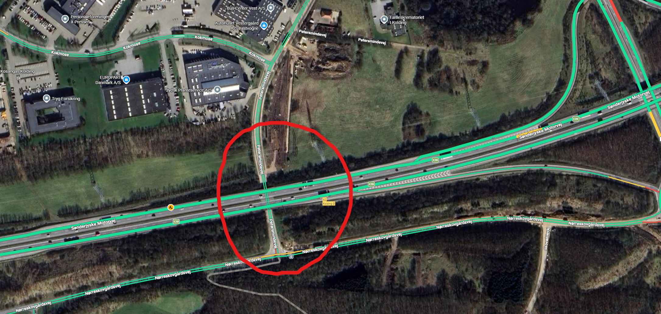 Fra den 31/5 til den 31/7 er smutvejen ind til industriområdet ved Kokbjerg spærret pga. motorvejsudvidelsen. Illustration: Google Maps
